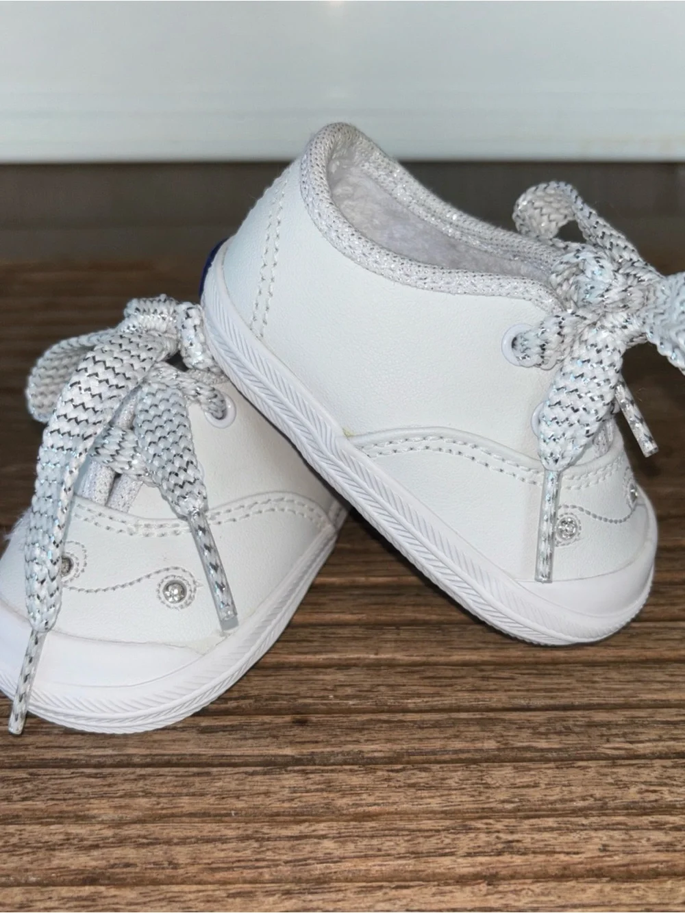 Keds White Baby Lace-Up Sneakers with  silver thread Laces diamond color studs1m